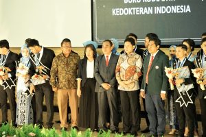 Sekda Hadiri Pengambilan Sumpah & Pelantikan 30 Dokter Baru UNPATTI