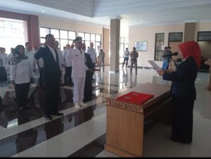 Buce Sinay Dilantik Jadi Pj Kepala Pemerintahan Negeri Aboru