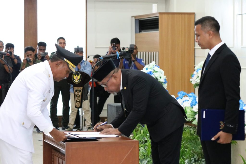 Rakib Sahubawa Dilantik Jadi Pj Bupati Malteng Ganti Mat Marasabessy